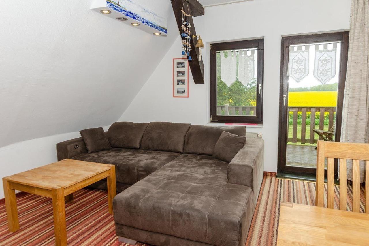 3-R-Ferienwohnung-Fuer-4-Personen-In-Schaprode-Auf-Ruegen-Zi3 エクステリア 写真