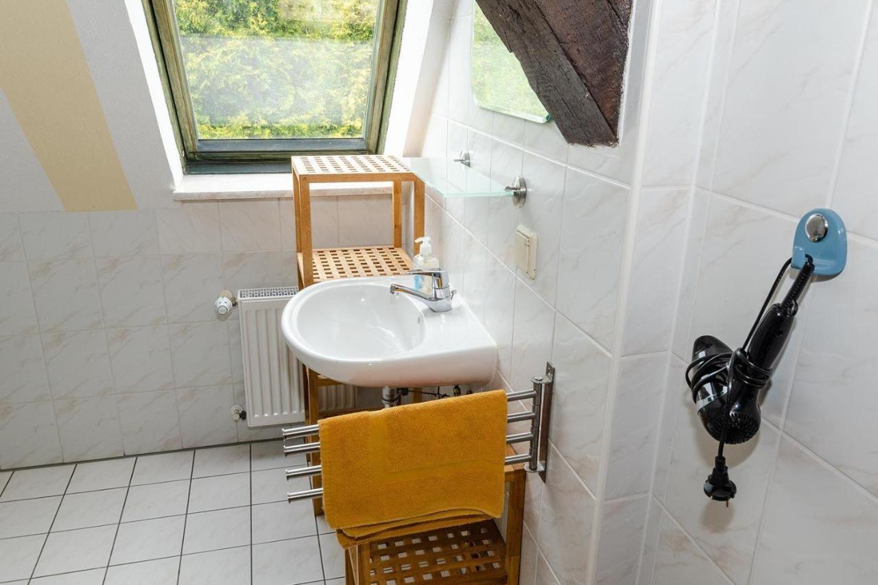 3-R-Ferienwohnung-Fuer-4-Personen-In-Schaprode-Auf-Ruegen-Zi3 エクステリア 写真