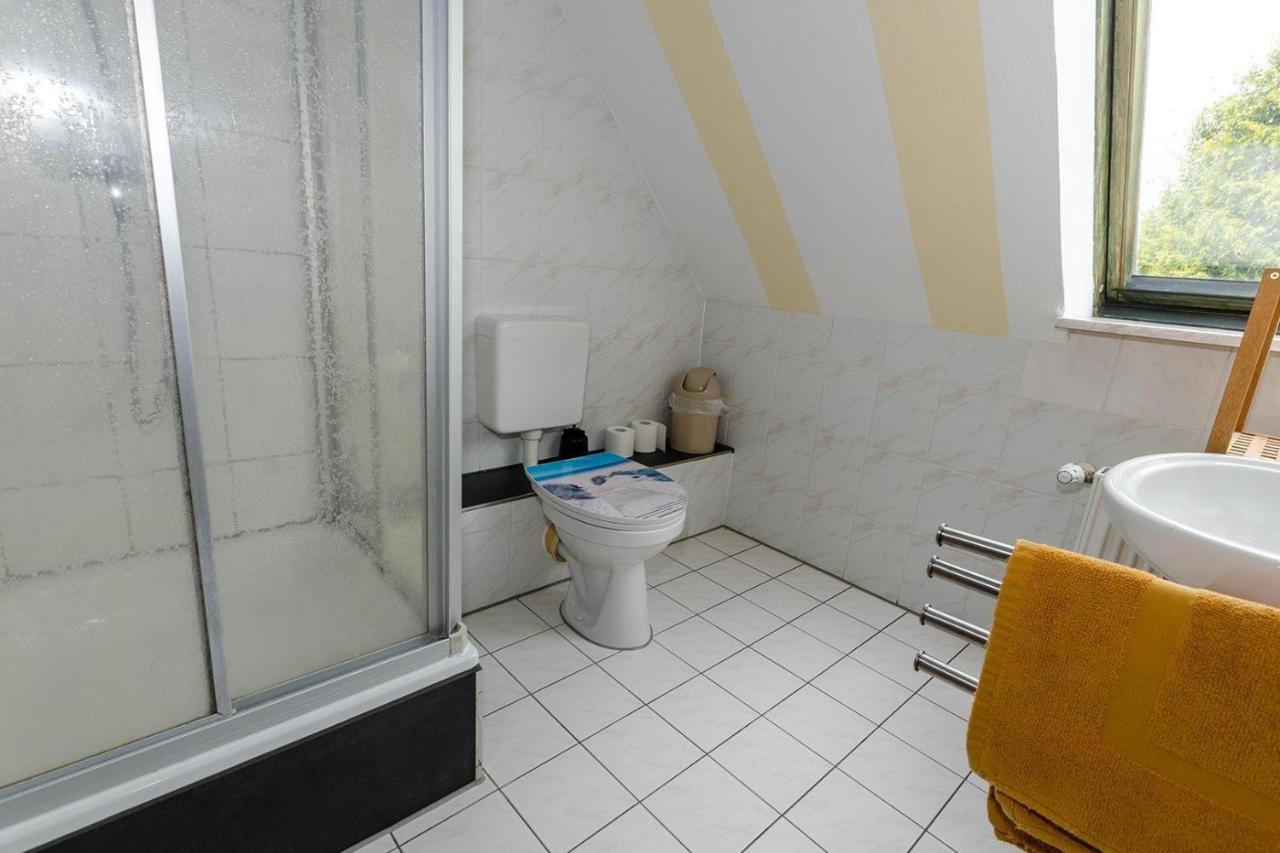 3-R-Ferienwohnung-Fuer-4-Personen-In-Schaprode-Auf-Ruegen-Zi3 エクステリア 写真